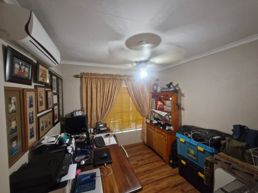 4 Bedroom Property for Sale in Kathu Northern Cape